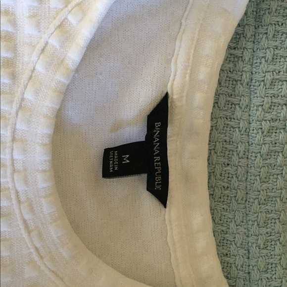 Beautiful nwot top - Picture 3 of 4